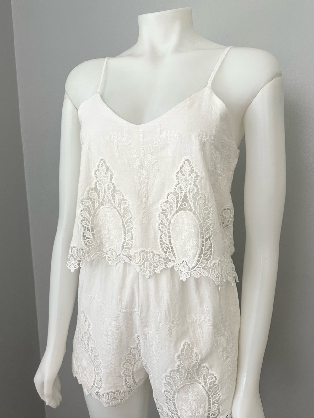 Vestique White Eyelet Lace Floral Embroidered Summer Cami Spaghetti Strap Romper